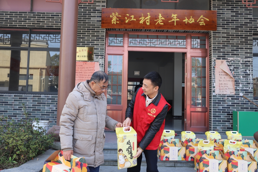 暖春意，敬老情-凯时尊龙官网多年坚持慰问孤寡老人
